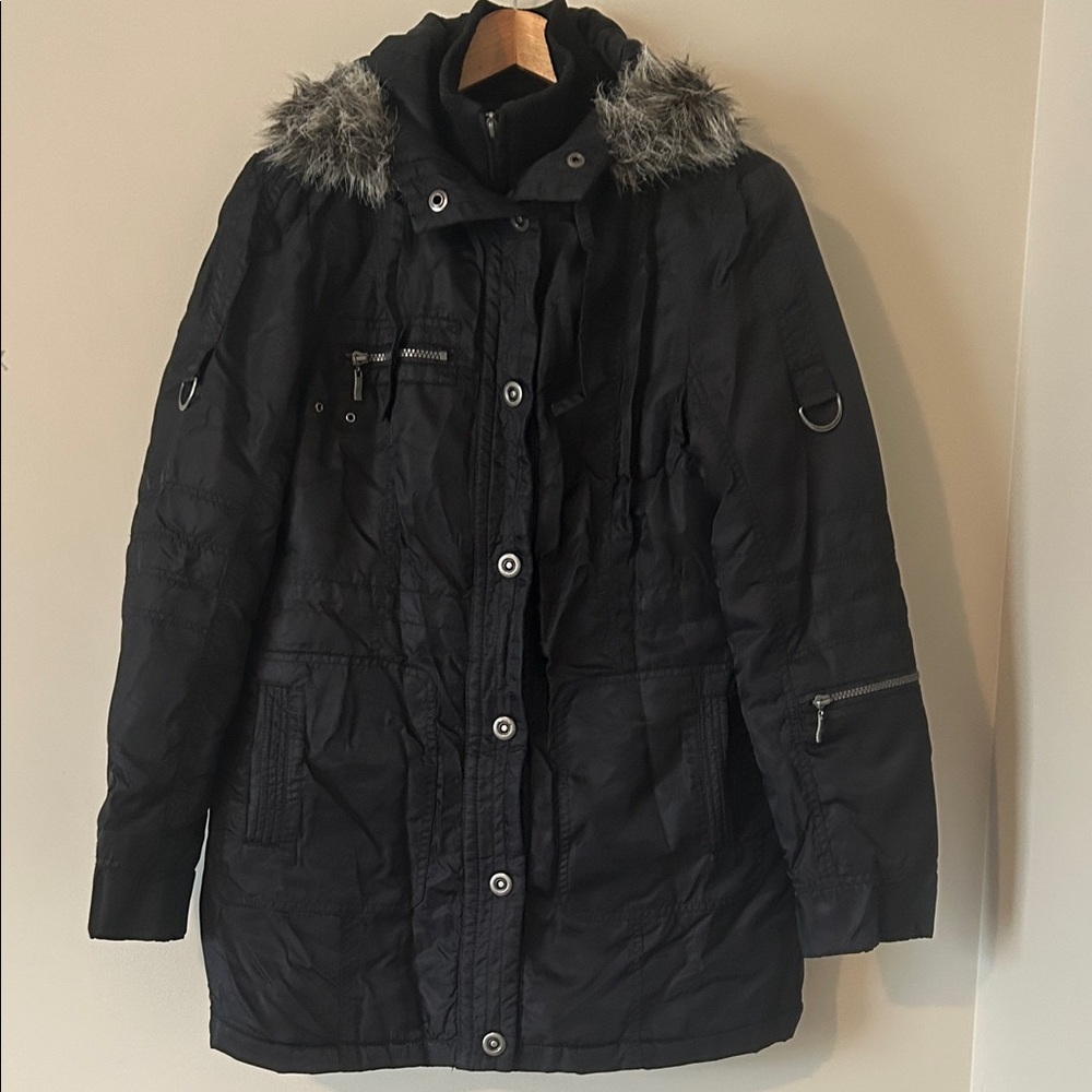 Stylish Black Fur-Trimmed Women's Puffer Jacket